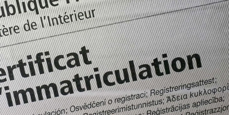 Certificat d’immatriculation (CI) : tout ce que vous devez savoir sur son rôle et ses nouvelles règles d’envoi